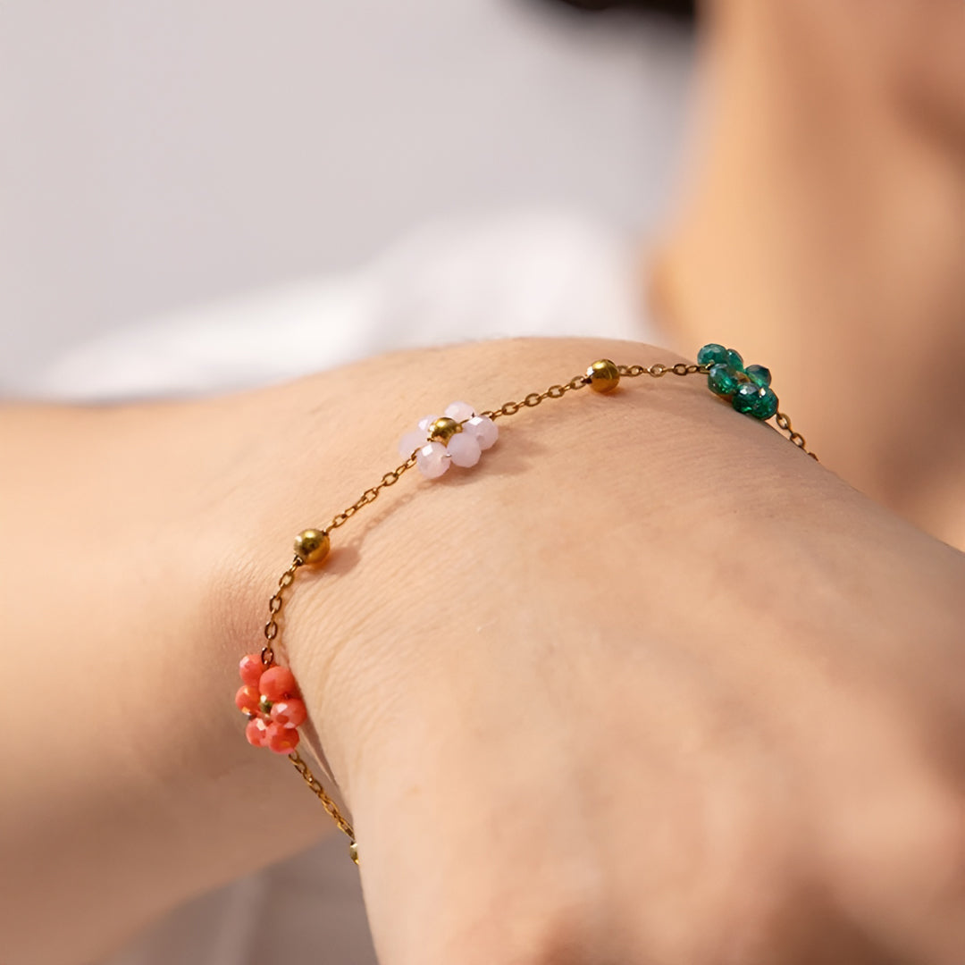 Linnea Farvet Blomsterarmbånd I Guld