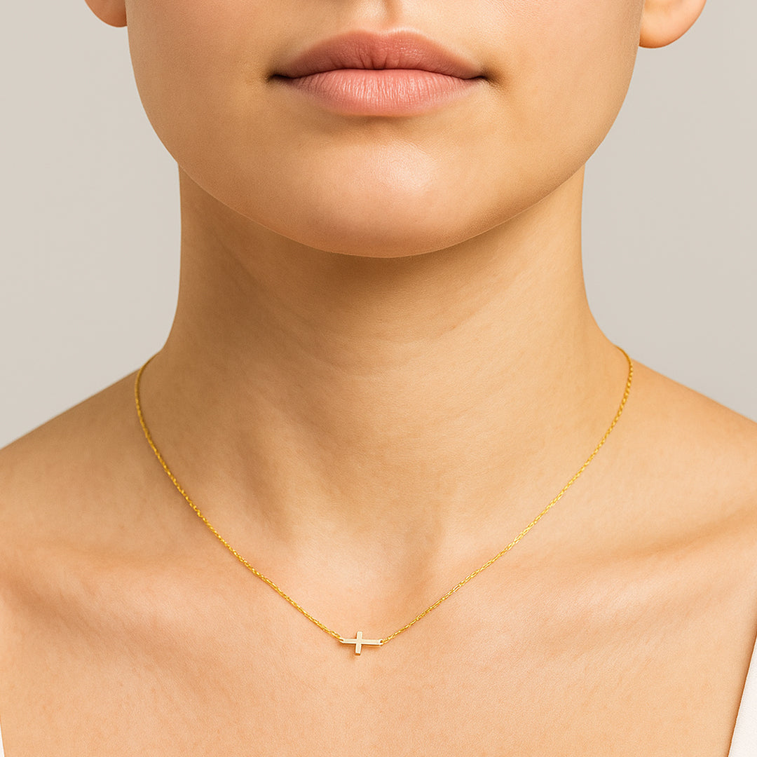 Guld Kors Halskæde – Klassisk Design