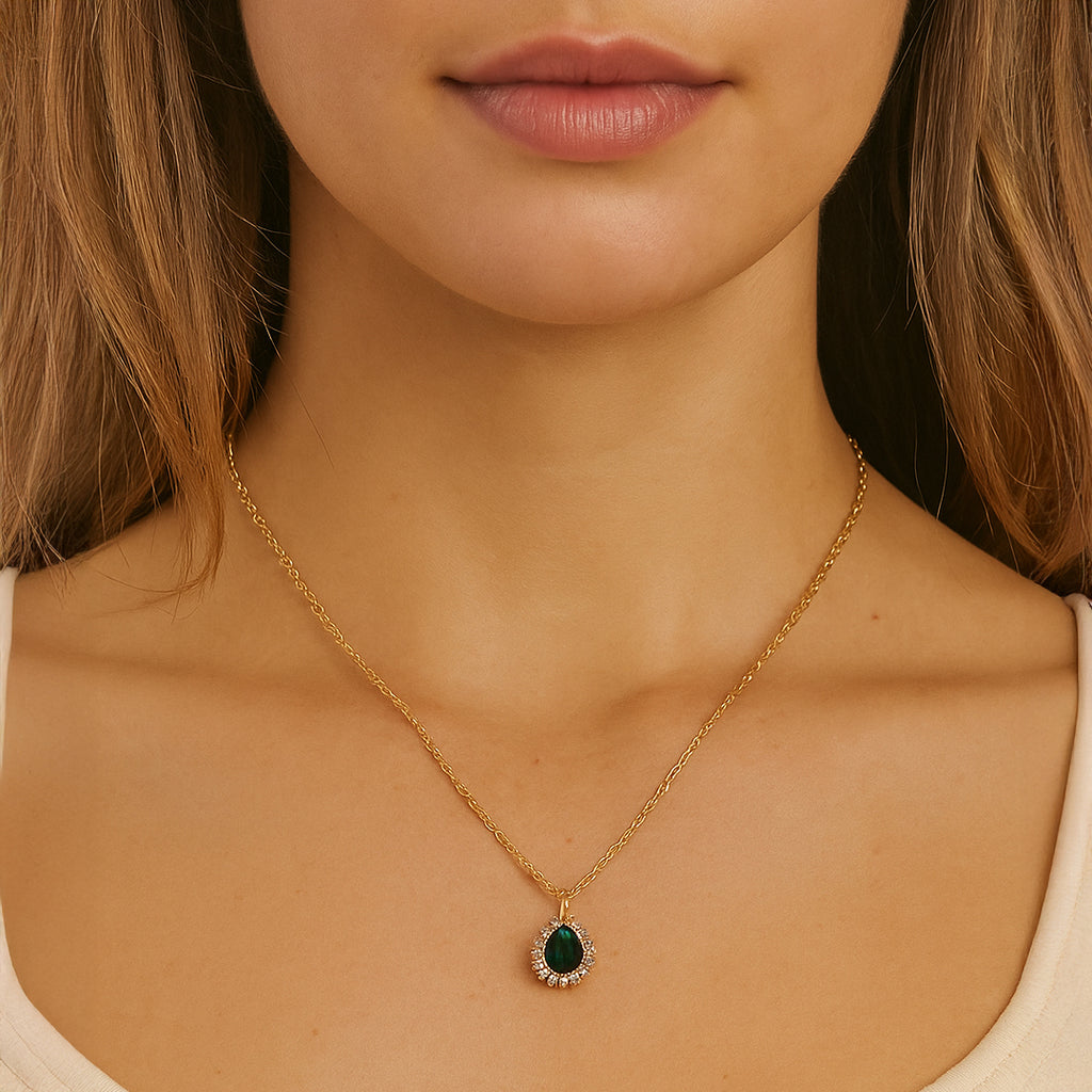 Guld Vanddråbe Halskæde – Trend & Elegance