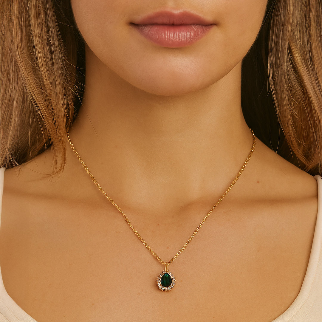 Guld Vanddråbe Halskæde – Trend & Elegance