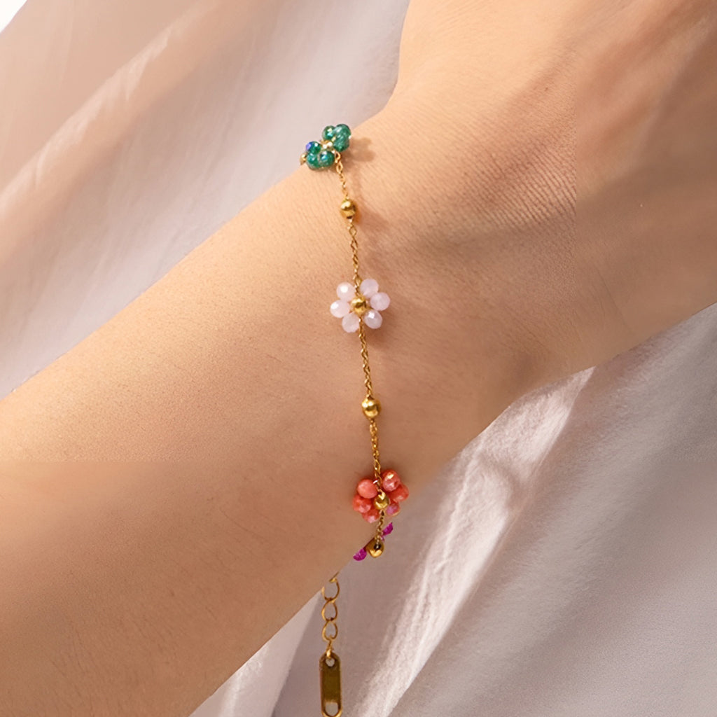 Linnea Farvet Blomsterarmbånd I Guld